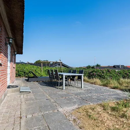 Holiday Henne Li * Henne Strand
