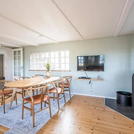 Semesterbostad Holiday Henne Li Henne Strand